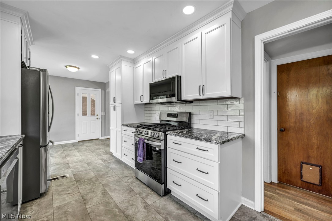 7035 Farview Road Brecksville, OH 44141 - Photo 9 of 41
