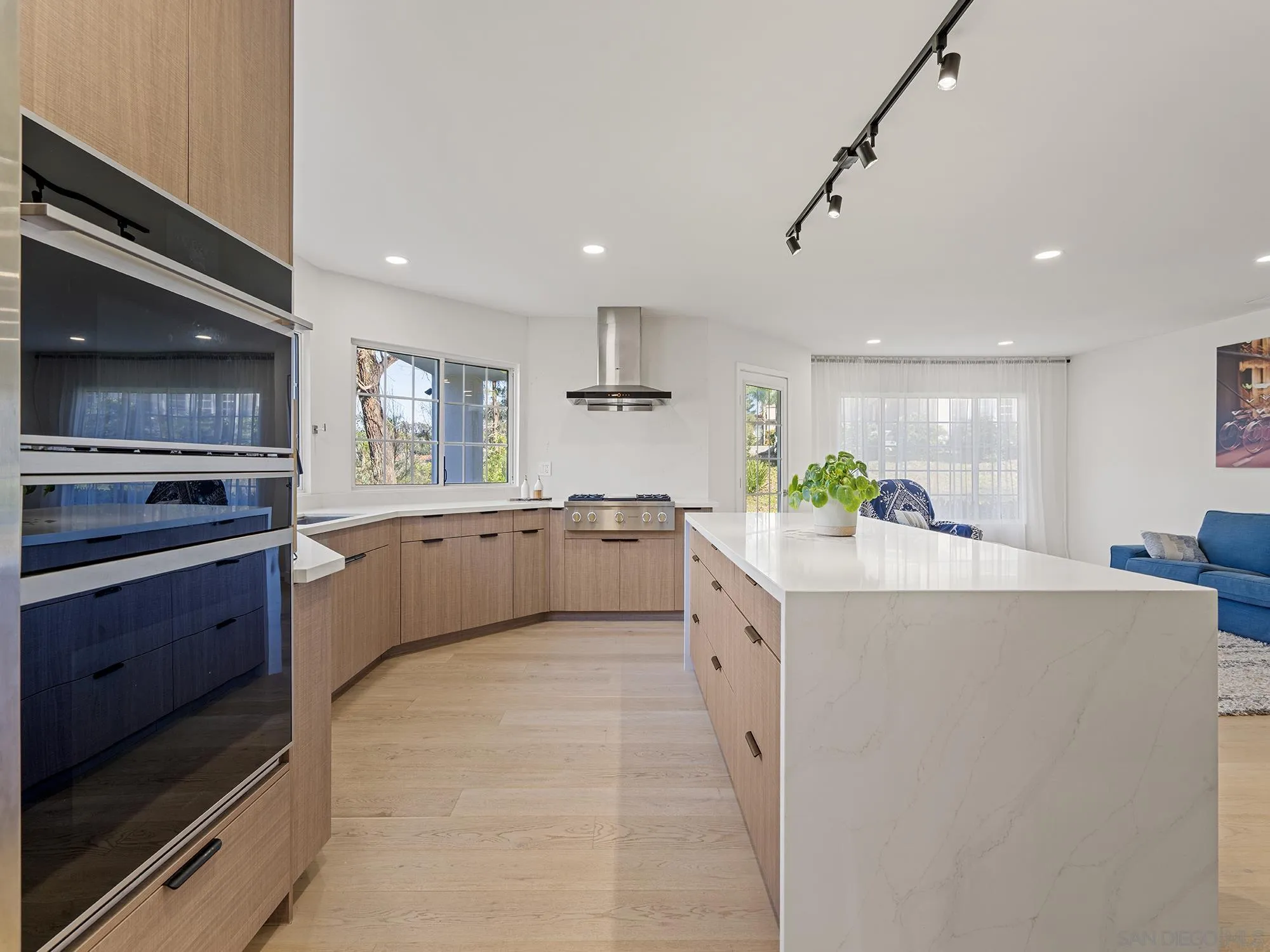 17515 Circa Oriente Rancho Santa Fe, CA 92067 - Photo 15 of 34 Kitchen