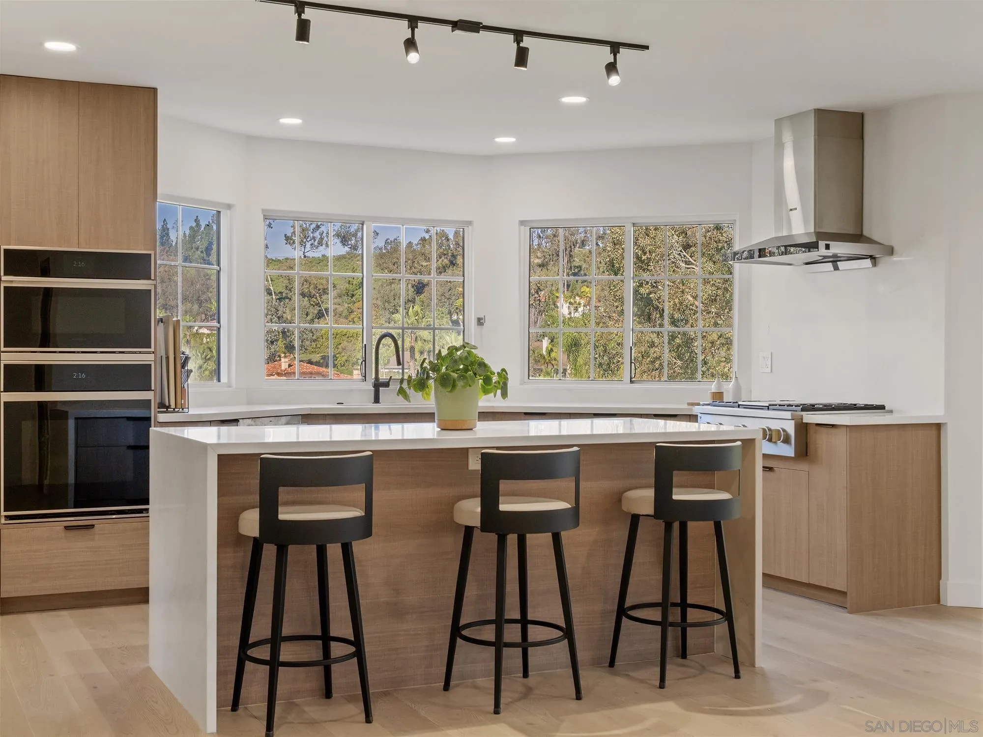 17515 Circa Oriente Rancho Santa Fe, CA 92067 - Photo 16 of 34 Cooking your favorite meals is a dream in this beautifully remodeled spacious kitchen.