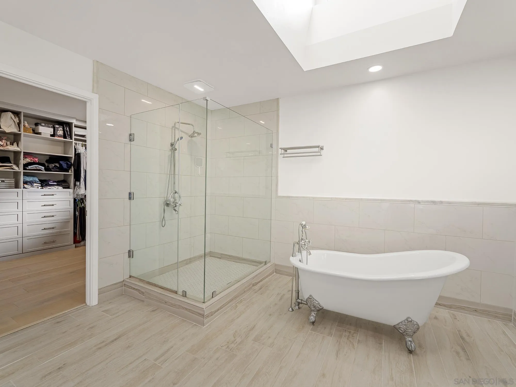 17515 Circa Oriente Rancho Santa Fe, CA 92067 - Photo 19 of 34 Bathroom