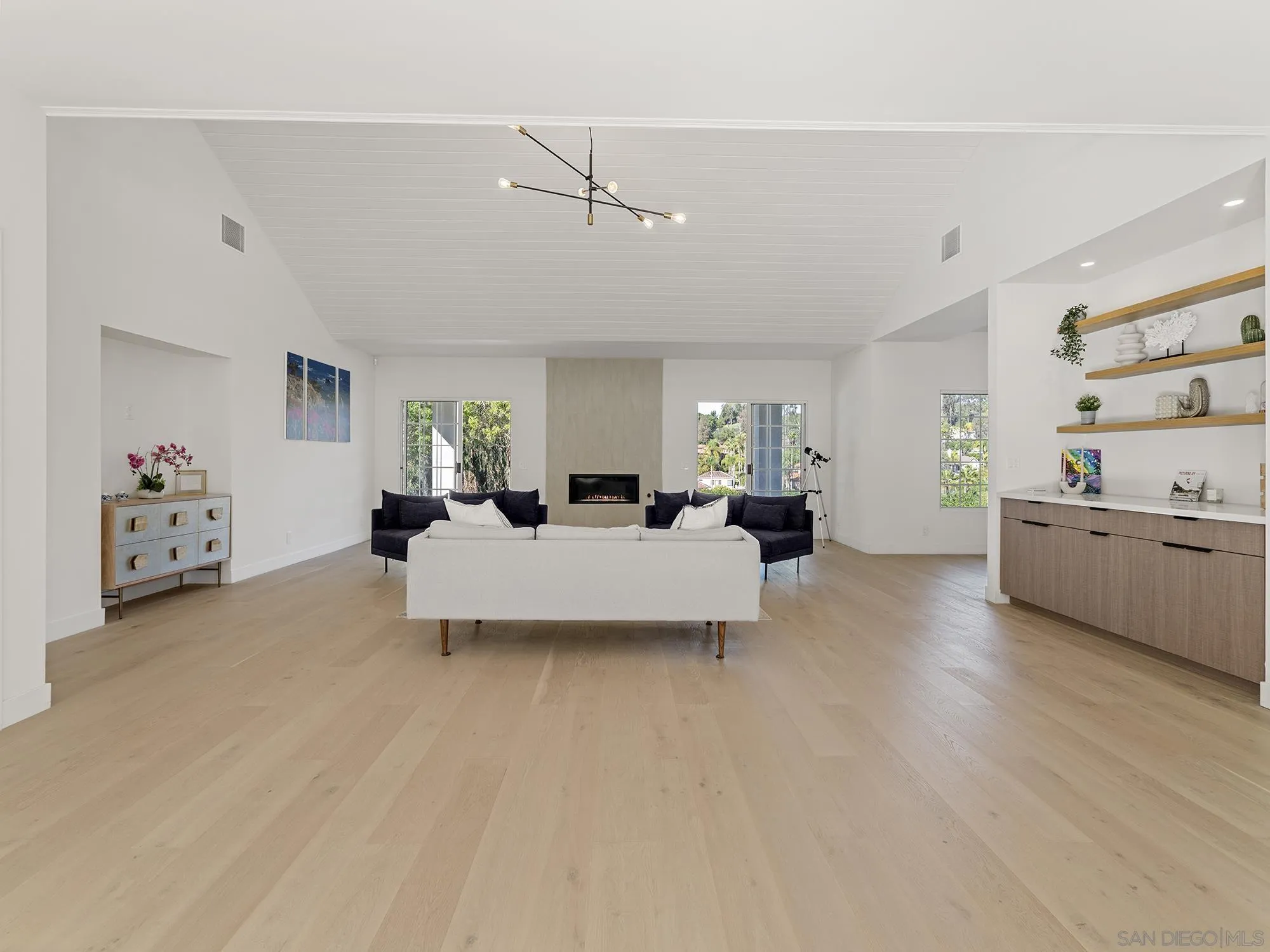 17515 Circa Oriente Rancho Santa Fe, CA 92067 - Photo 6 of 34 Current status of Living Room