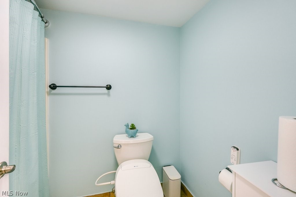 888 Hampton Ridge Drive Akron, OH 44313 - Photo 15 of 24 Bathroom featuring toilet