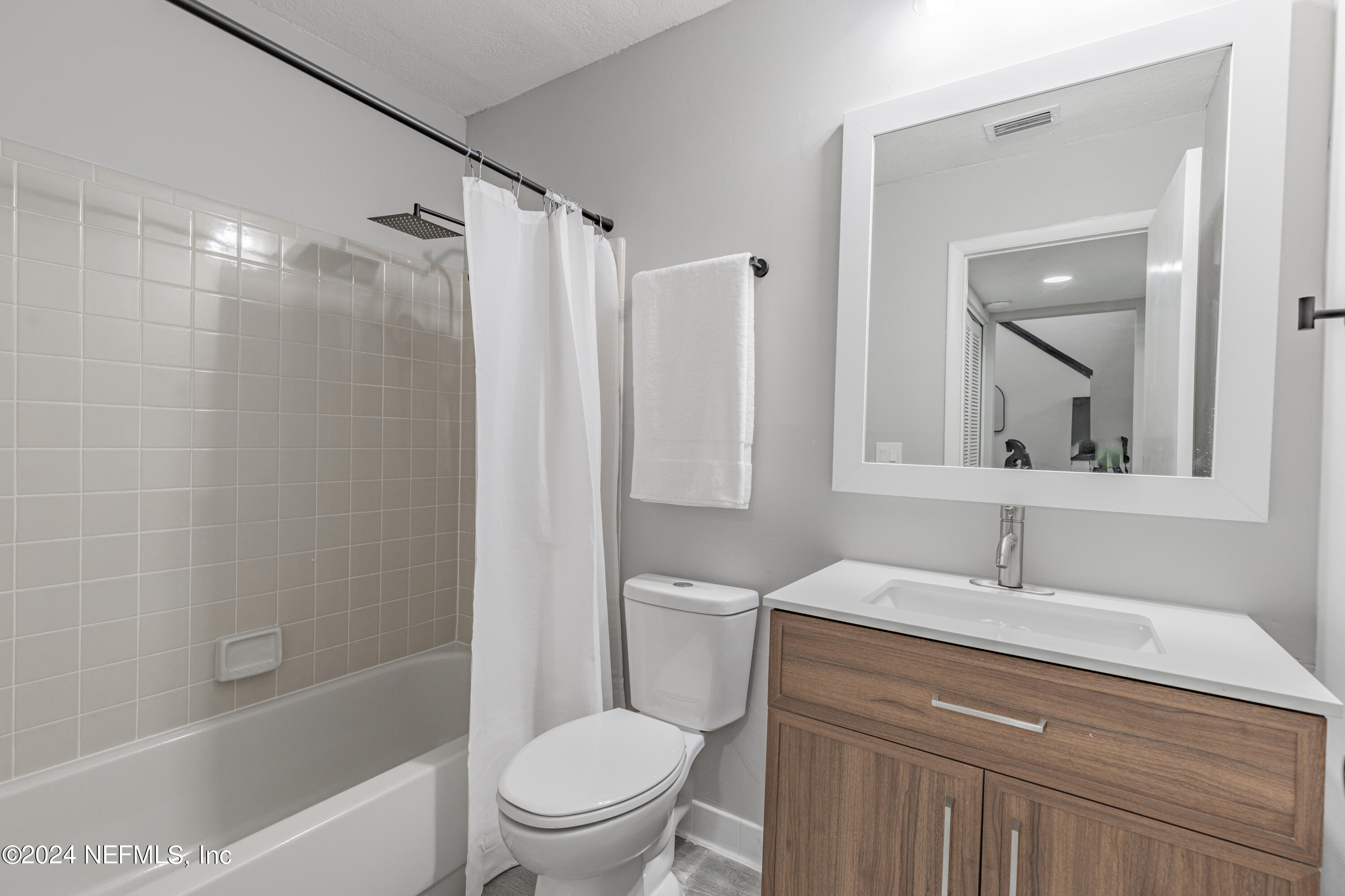 9360 Craven Road, Unit 504 Jacksonville, FL 32257 - Photo 14 of 28 a bathroom with a sink toilet and shower