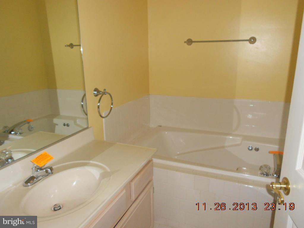 6508 Springwater Court, Unit 3404 Frederick, MD 21701 - Photo 8 of 11 Bath (Master)