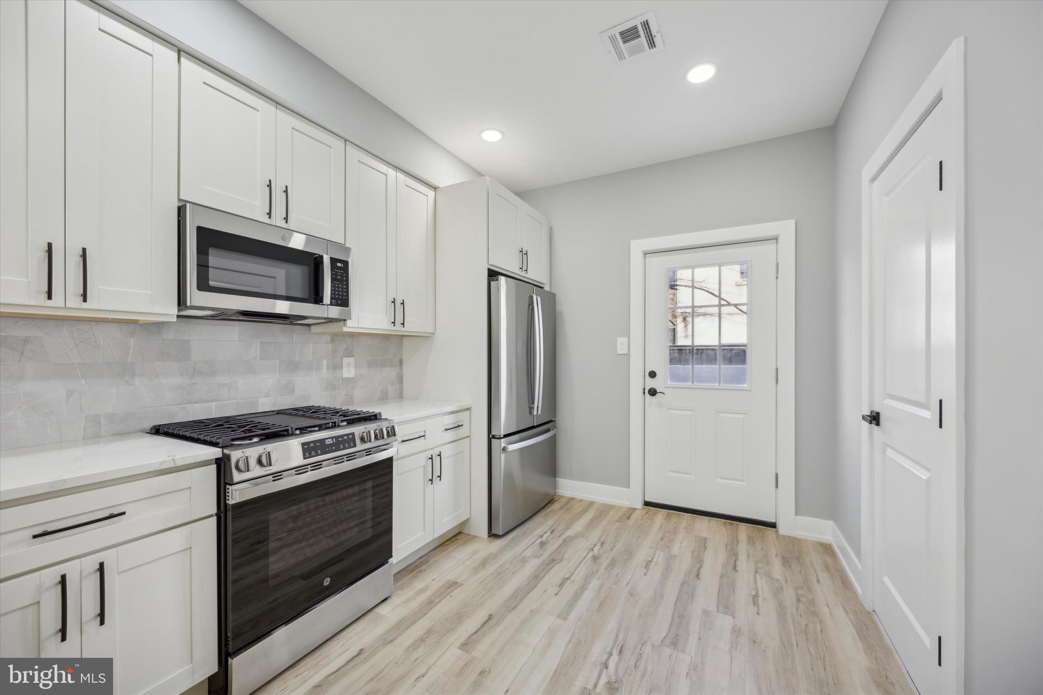 451 Fitzgerald Street Philadelphia, PA 19148 - Photo 10 of 25 Kitchen