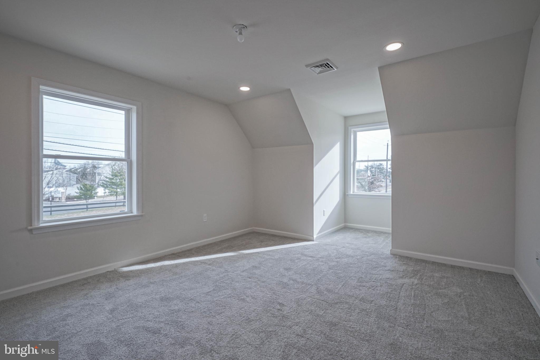 5 Myrtle Avenue Gloucester City, NJ 08030 - Photo 44 of 51 en empty room with windows and closet