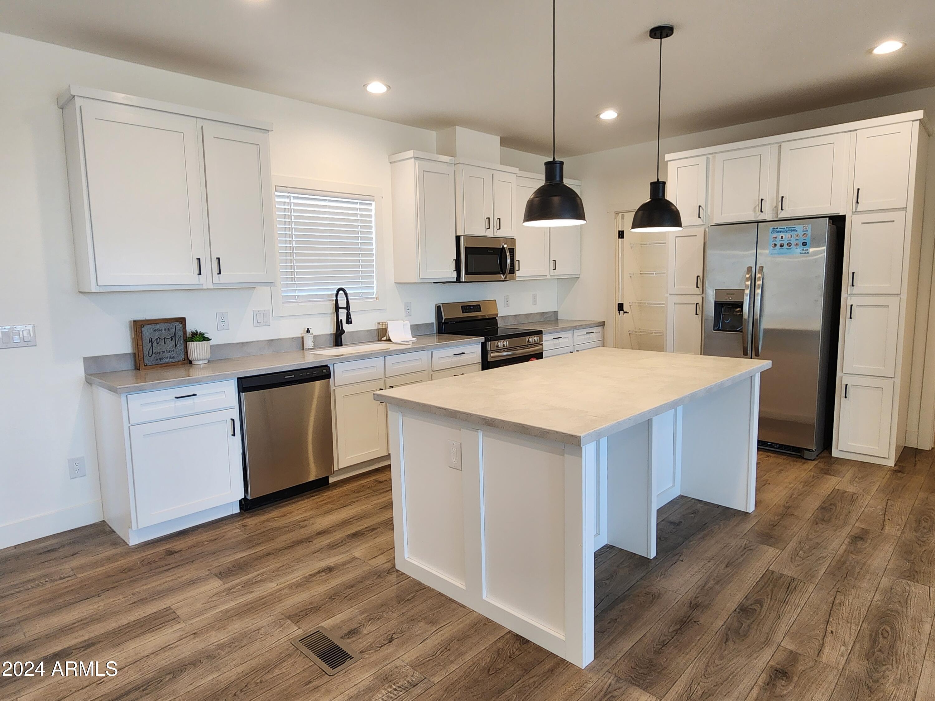 301 North Brower Road Maricopa, AZ 85139 - Photo 7 of 41 20241107_142542