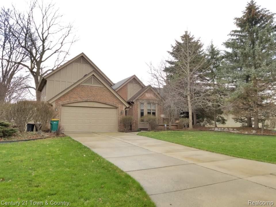 30728 Country Ridge Circle Farmington Hills, MI 48331 - Photo 2 of 13