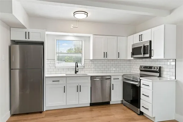 $1,425 | 300 South Nimbus Avenue, Unit 9, Clearwater, FL 33765