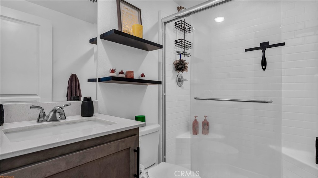 2271 Linden Lane Banning, CA 92220 - Photo 15 of 38 a bathroom with a sink and mirror