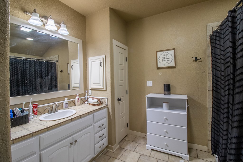 133 Travis Street Kerrville, TX 78028 - Photo 12 of 28