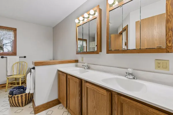 $759,900 | 32115 Canada Avenue, Northfield, MN 55057