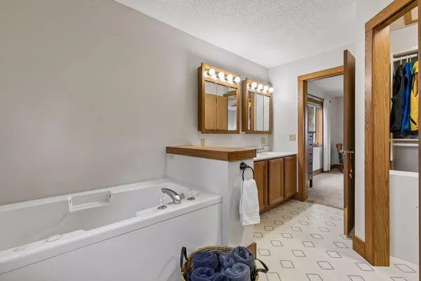 $759,900 | 32115 Canada Avenue, Northfield, MN 55057