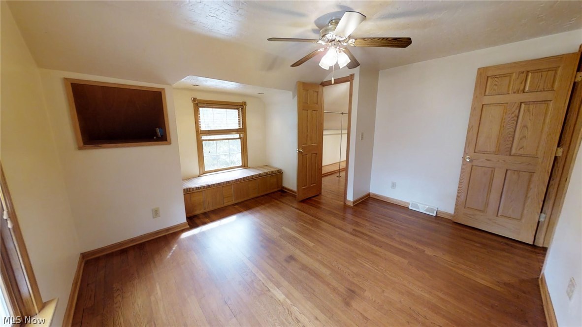 1570 Crest Road Cleveland Heights, OH 44121 - Photo 11 of 19 Bedroom #3 with Window Storage Seat and Walk in Closet