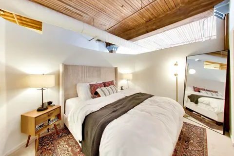 $335,000 | 550 North Kingsbury Street, Unit 423, Chicago, IL 60654