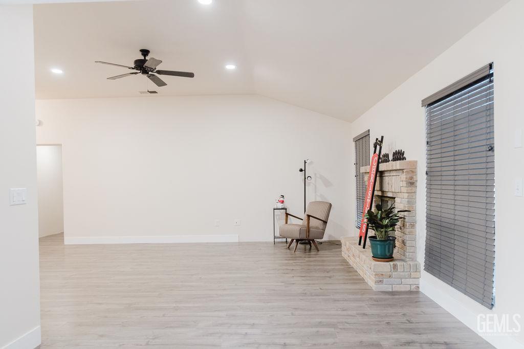 Undisclosed Address Bakersfield, CA 93308 - Photo 20 of 45 a view of a living room and a ceiling fan