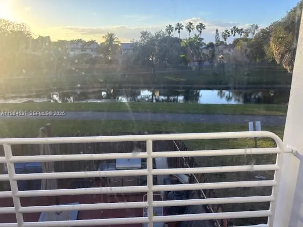 $3,000 | 10320 Southwest 154th Cir Court, Unit 8, Miami, FL 33196