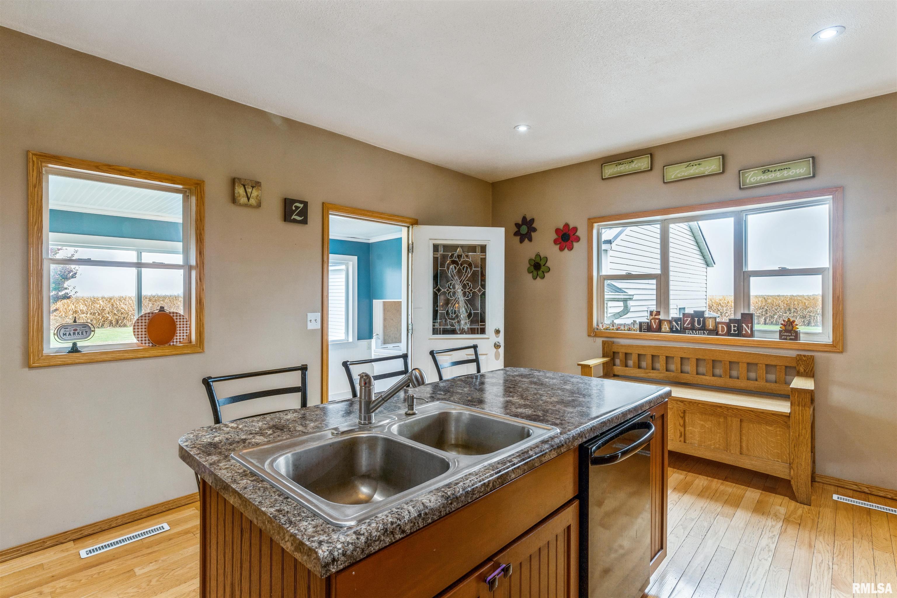 14020 Hillside Road Morrison, IL 61270 - Photo 8 of 28