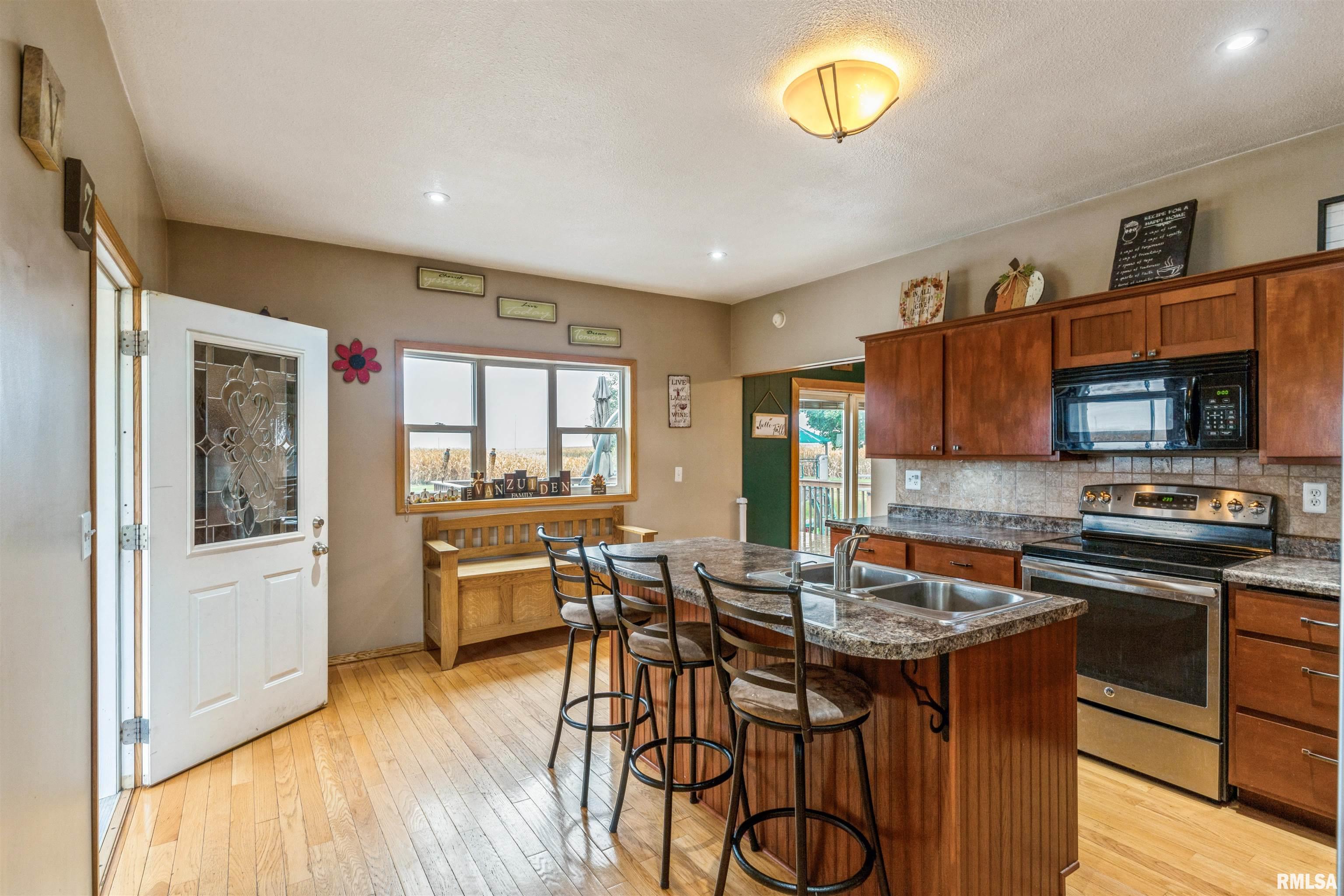 14020 Hillside Road Morrison, IL 61270 - Photo 9 of 28