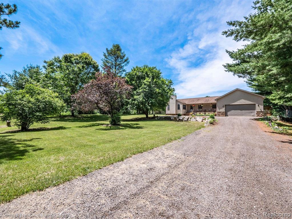 9105 Wiggins Road Howell, MI 48855 - Photo 3 of 27