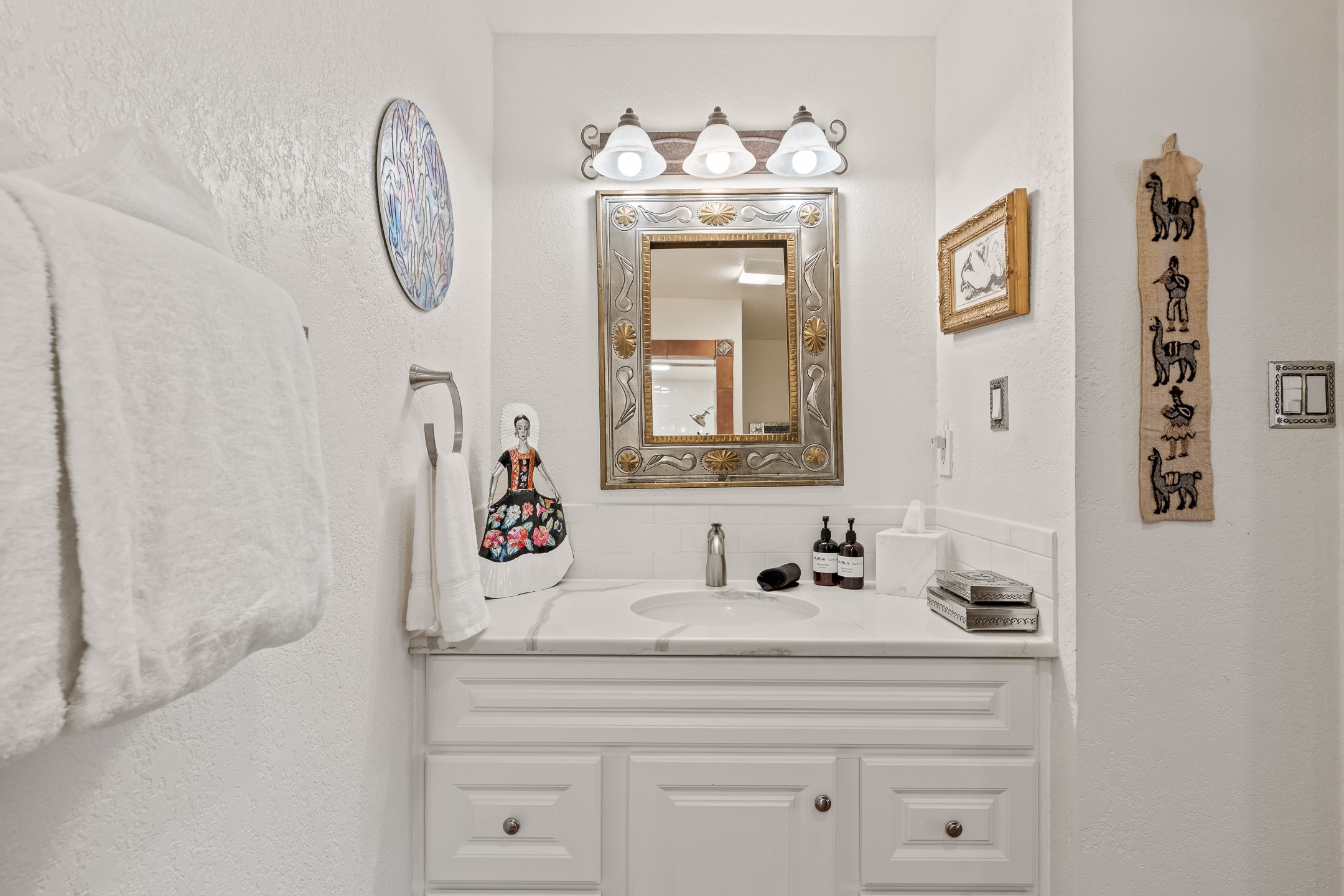 320 Artist Road, Unit 93 Santa Fe, NM 87501 - Photo 22 of 40 Guest bathroom