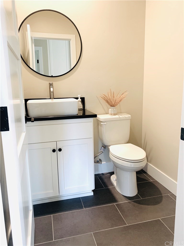 196 Rowan Way Templeton, CA 93465 - Photo 18 of 32 a bathroom with a toilet a sink and a mirror