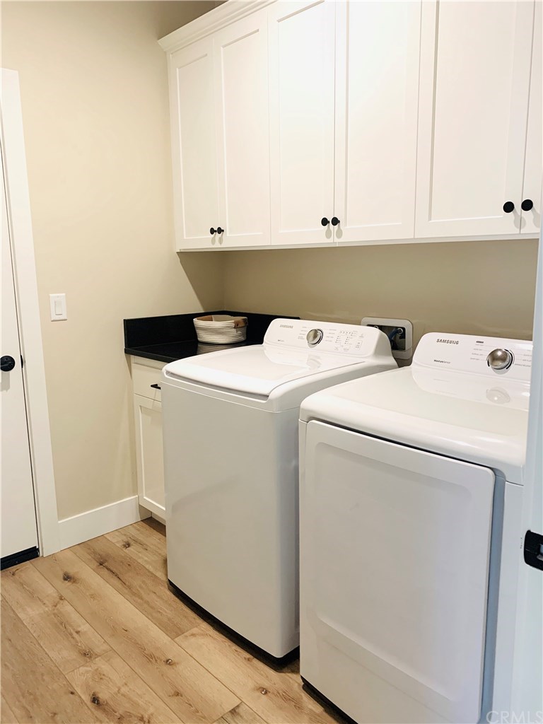 196 Rowan Way Templeton, CA 93465 - Photo 25 of 32 a utility room with dryer and washer