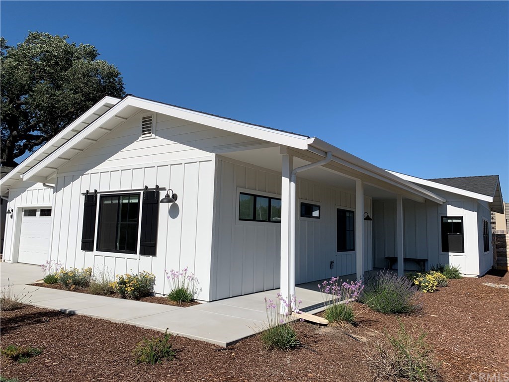 196 Rowan Way Templeton, CA 93465 - Photo 6 of 32 a front view of a house with garden