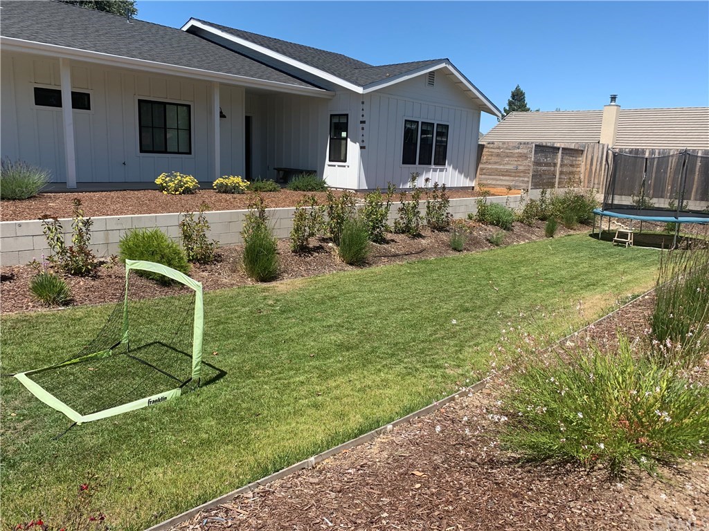 196 Rowan Way Templeton, CA 93465 - Photo 8 of 32 a front view of a house with garden