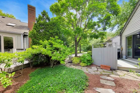 $910,000 | 32 Warrington Drive, Lake Bluff, IL 60044