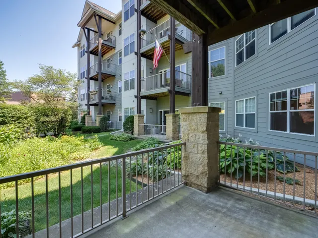 $379,000 | 1900 Rush Lake Trail, Unit 110, New Brighton, MN 55112