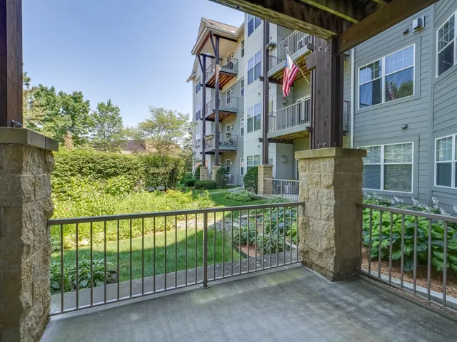 $379,000 | 1900 Rush Lake Trail, Unit 110, New Brighton, MN 55112