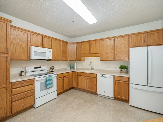 $379,000 | 1900 Rush Lake Trail, Unit 110, New Brighton, MN 55112