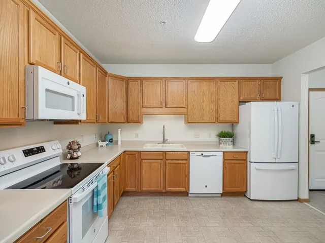 $379,000 | 1900 Rush Lake Trail, Unit 110, New Brighton, MN 55112