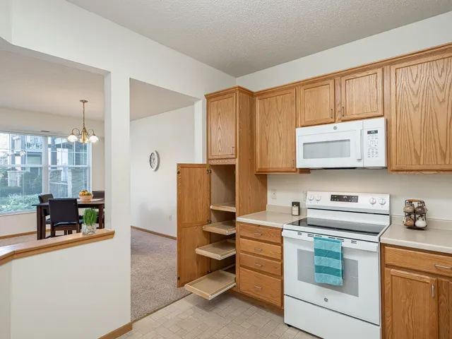 $379,000 | 1900 Rush Lake Trail, Unit 110, New Brighton, MN 55112