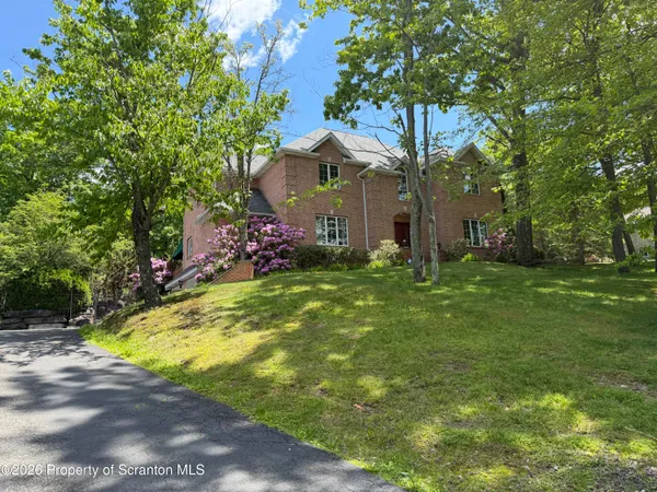 $659,000 | 102 Emerson Close, Moosic, PA 18507