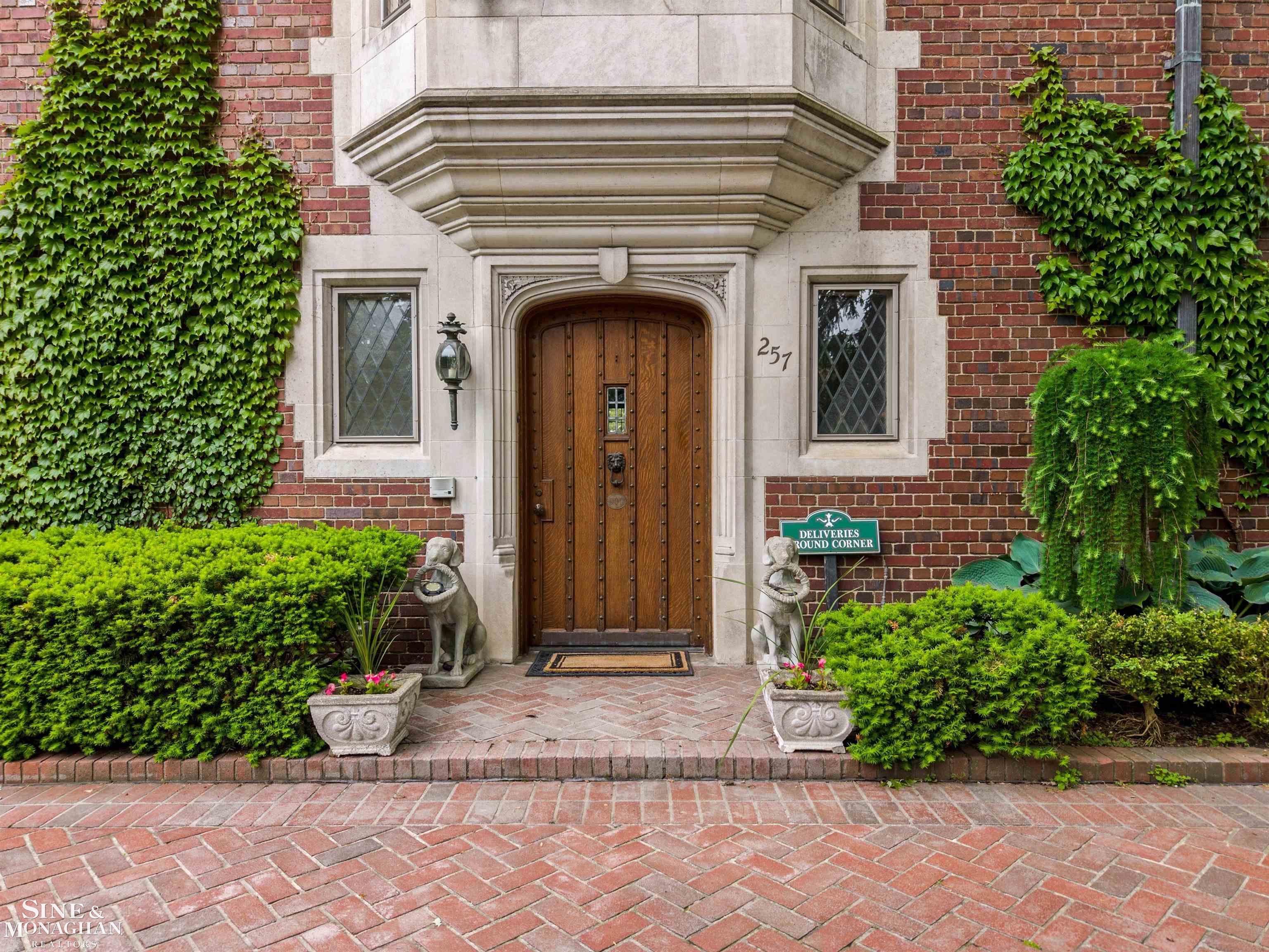 257 Ridge Road Grosse Pointe, MI 48236 - Photo 4 of 47