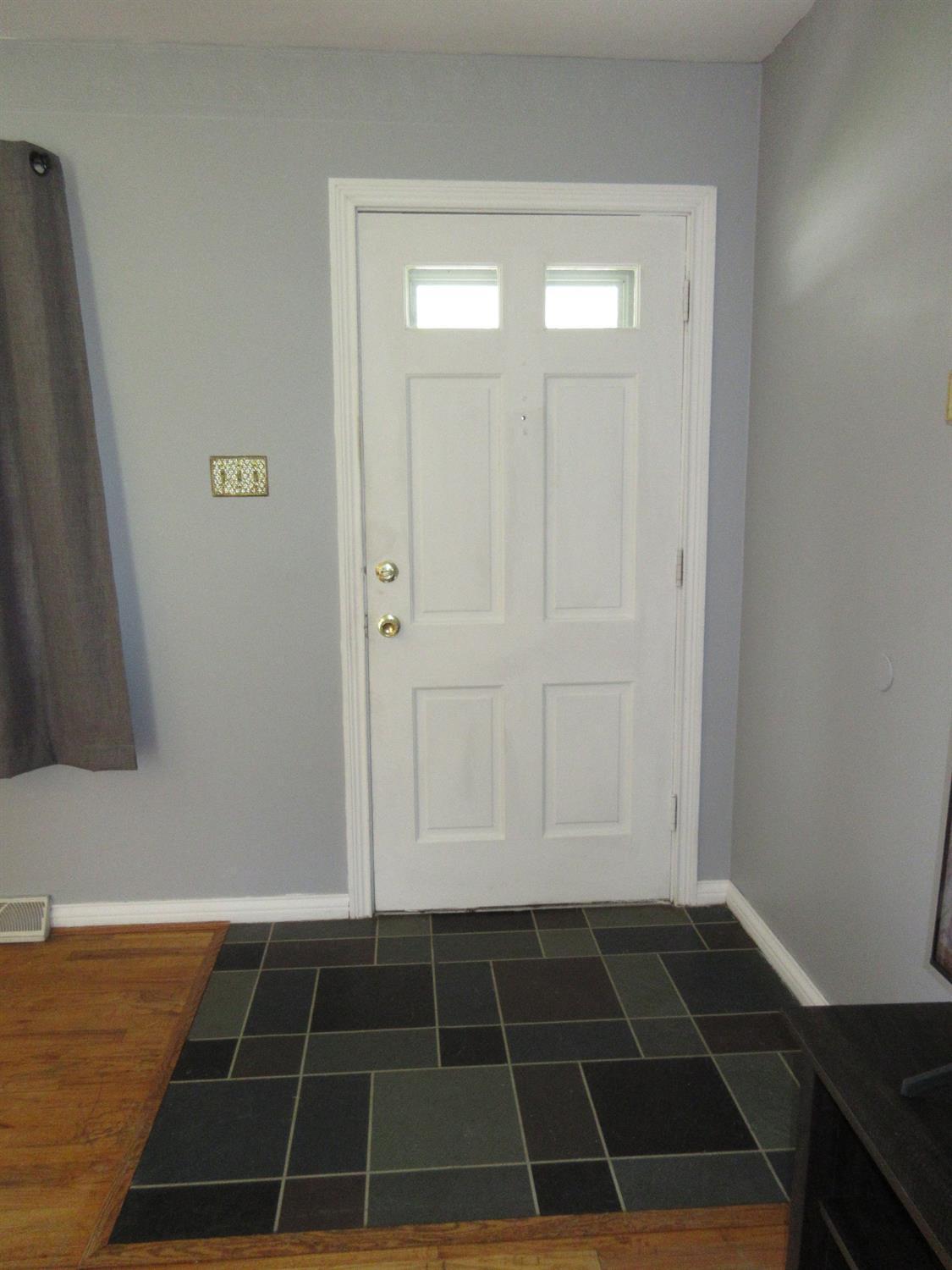 5796 Lawrence Road Cincinnati, OH 45248 - Photo 9 of 33