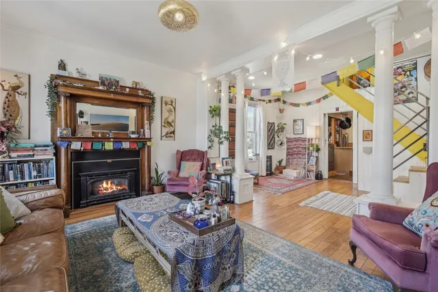 a view of entryway with outdoor