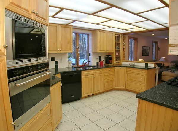 9 Paddock Road Tyngsborough, MA 01879 - Photo 5 of 21 Gallery Image 5