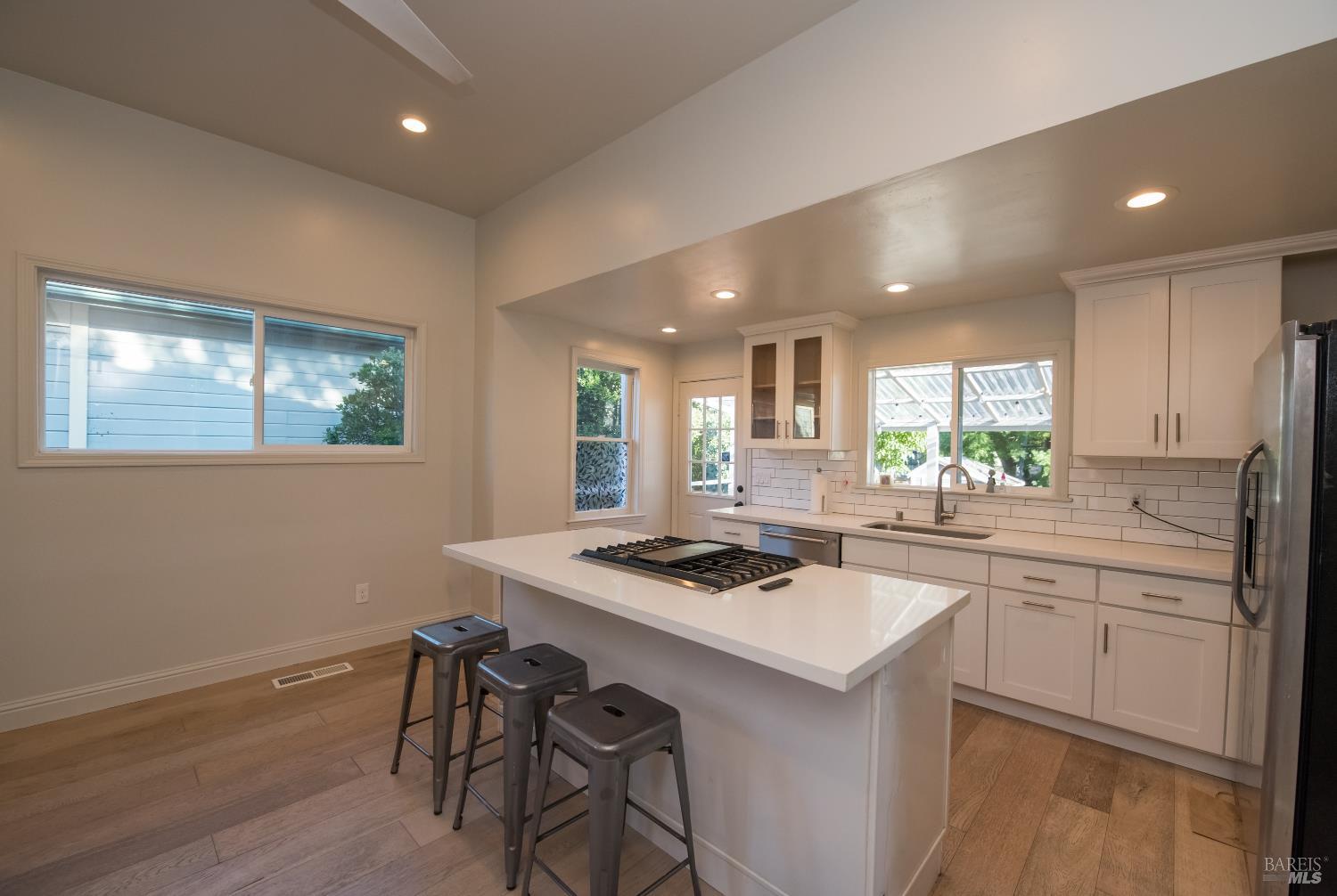 300 West 8th Street Santa Rosa, CA 95401 - Photo 8 of 39