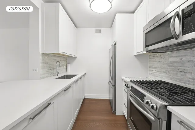 $1,140,000 | 200 East 94th Street, Unit 1012 | Upper East Side