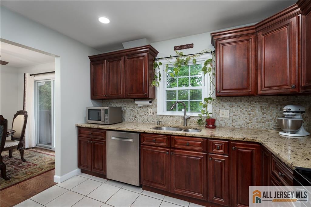 2025 Oak Tree Road Edison, NJ 08820 - Photo 13 of 29