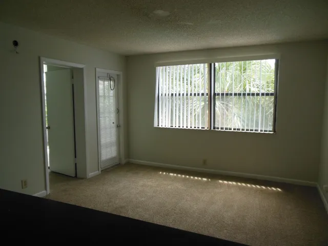 $1,495 | 708 Executive Center Drive, Unit 33, West Palm Beach, FL 33401