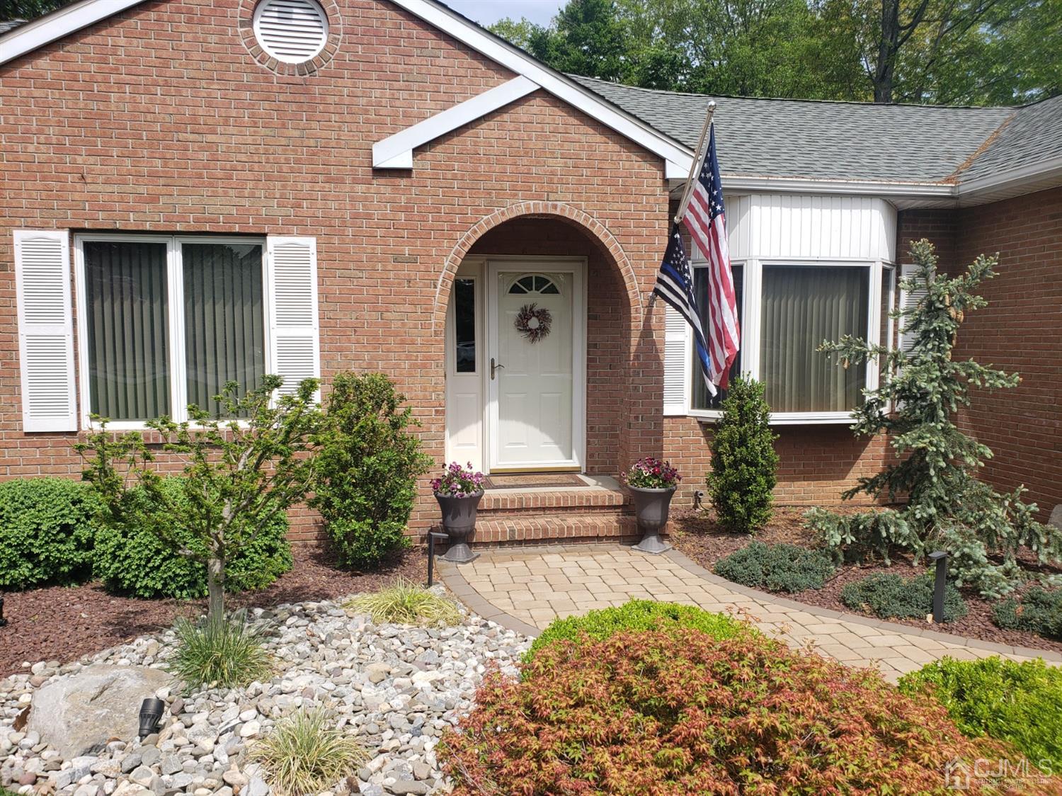 41 Dundee Road Kendall Park, NJ 08824 - Photo 3 of 42 a front view of a house