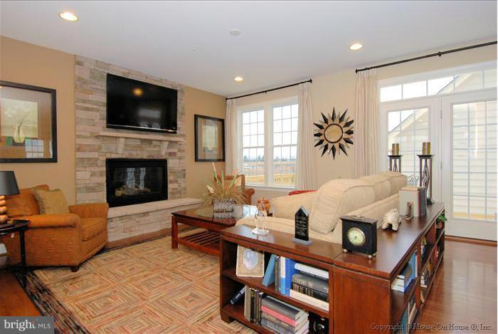 10244 Bethesda Church Road Damascus, MD 20872 - Photo 13 of 22 Family Room