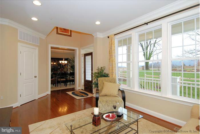 10244 Bethesda Church Road Damascus, MD 20872 - Photo 5 of 22 Living Room