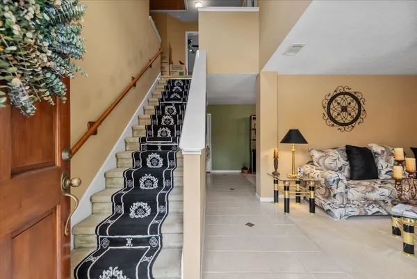 a view of entryway with workspace