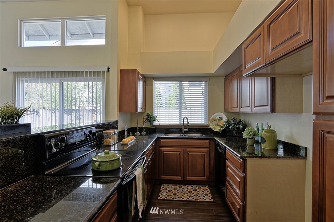 1432 231st Street Southeast Bothell, WA 98021 - Photo 3 of 21