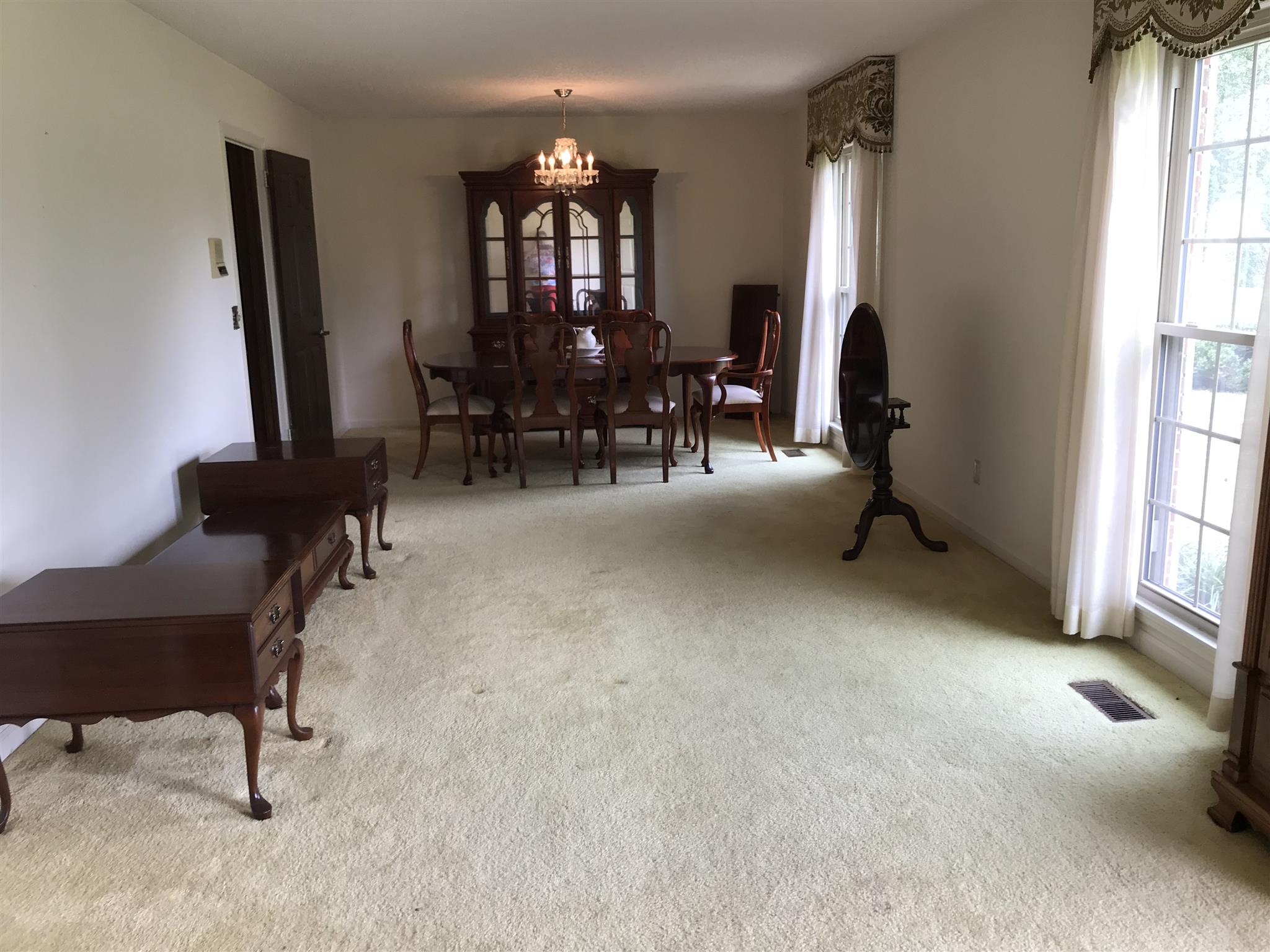 2246 Lebanon Road Lebanon, TN 37087 - Photo 3 of 15 Living Room/ Dining Room Combo